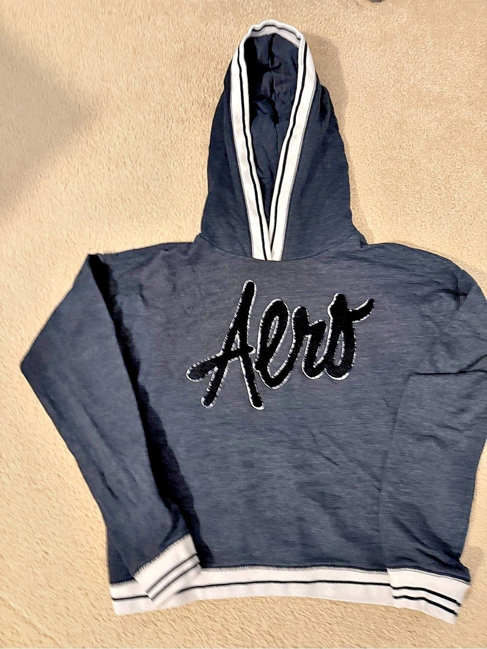 Aeropostale Graphic Pullover Hoodie in Black & White size Small